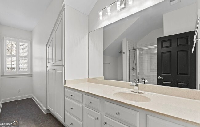 Building Photo - 102 N Cove Dr