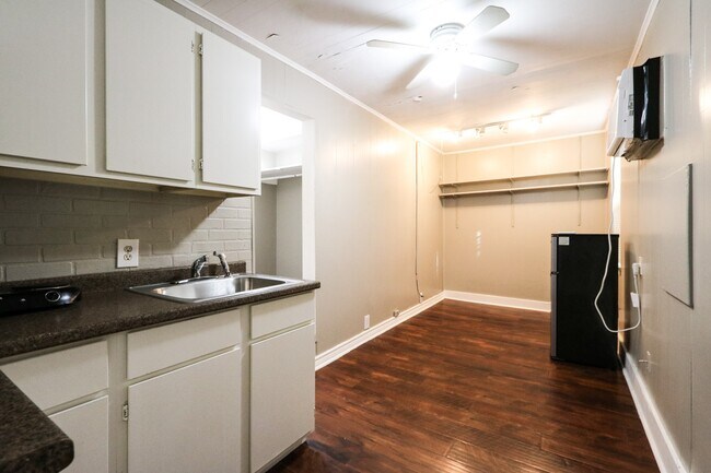 Building Photo - 4615 University Oaks Blvd