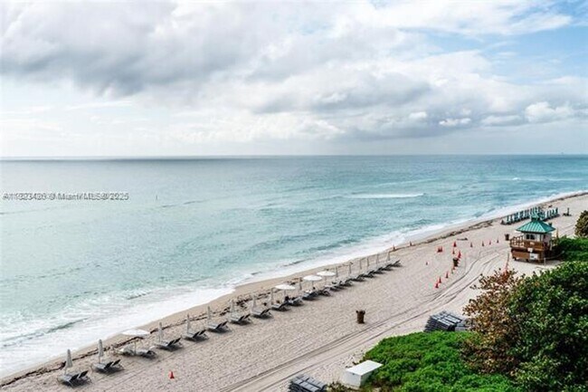 Building Photo - 15901 Collins Ave