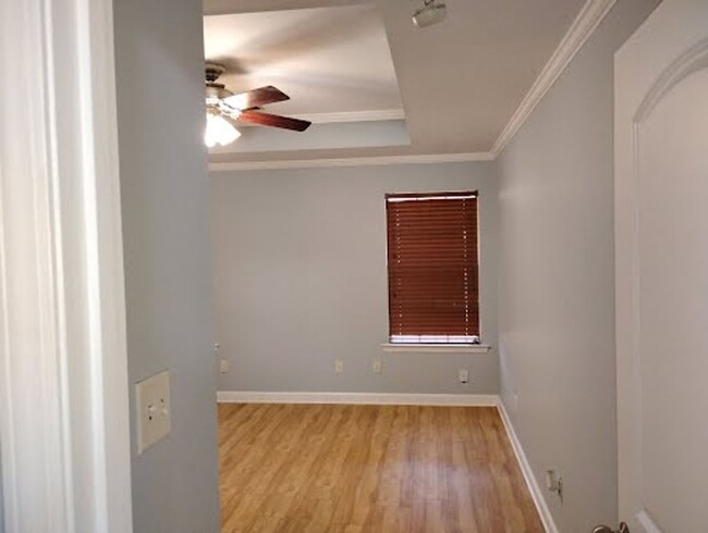 Building Photo - 3 Bedroom 2 Bathroom