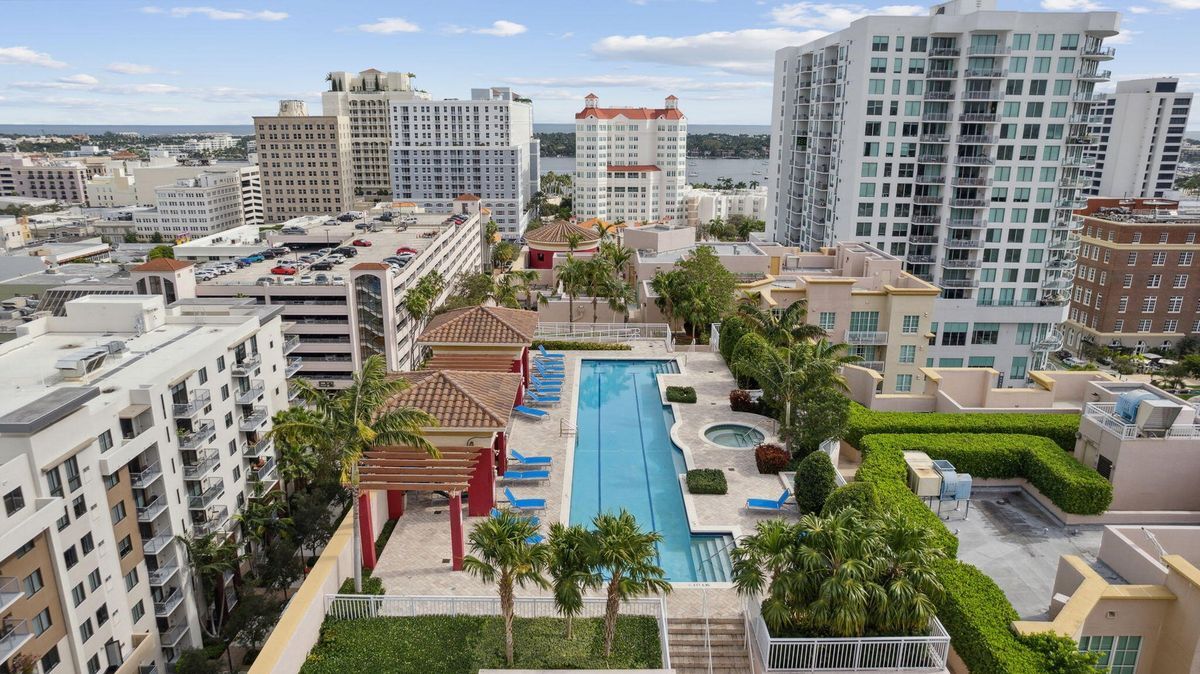 Building Photo - 410 Evernia St