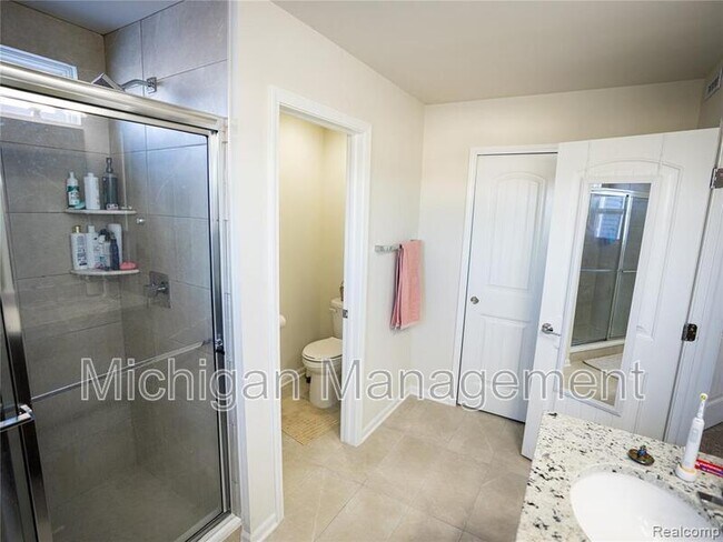 Building Photo - 1434 Superior Dr