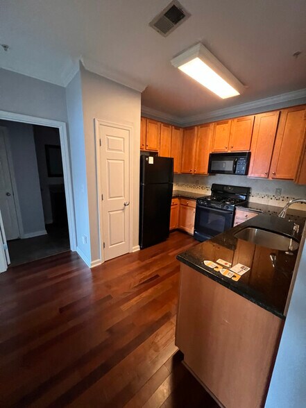 Building Photo - 4850 Eisenhower Ave