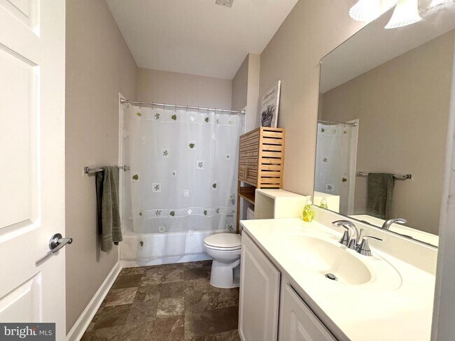 Building Photo - 42435 Hollyhock Terrace