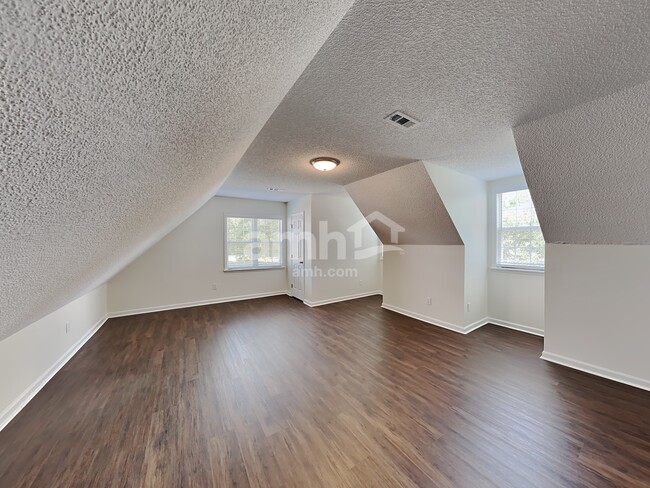Building Photo - 116 Academy Ln