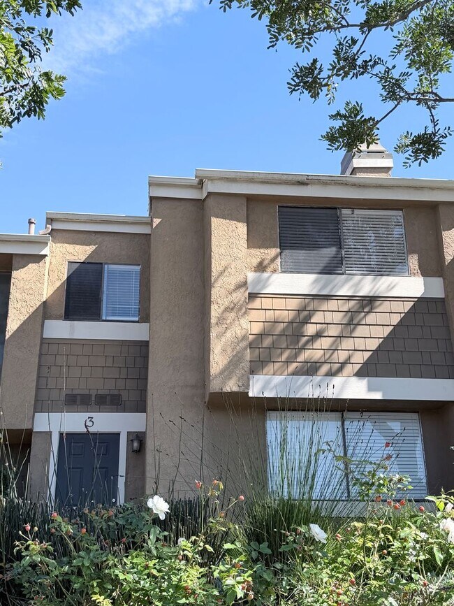 Building Photo - Exclusive Newport Terrace Condos - Trails to the Beach!