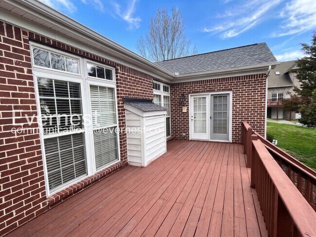 Building Photo - 743 Rolling Fork Dr