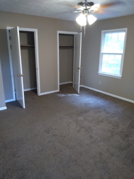 Building Photo - 3780 Dora Dr SE