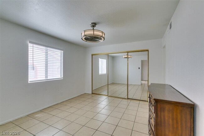 Building Photo - 7570 W Flamingo Rd
