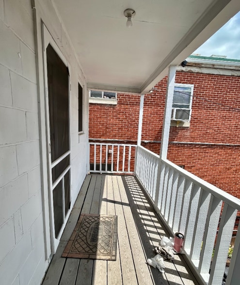 Building Photo - 286 S Branch St