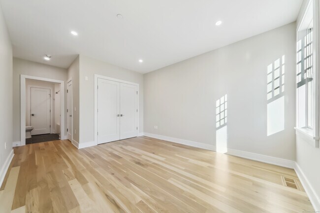 Building Photo - 8 Husted Ln