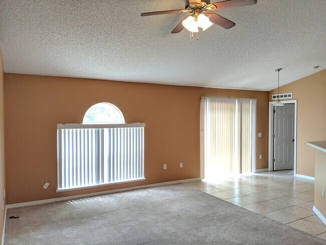 Building Photo - 1907 Manatee Dr
