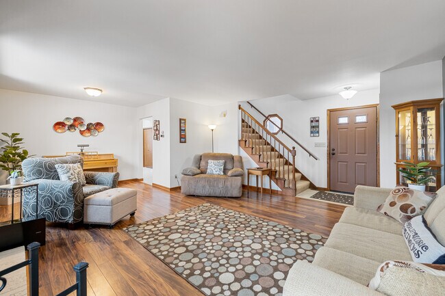 Building Photo - 348 Willow Grove Dr