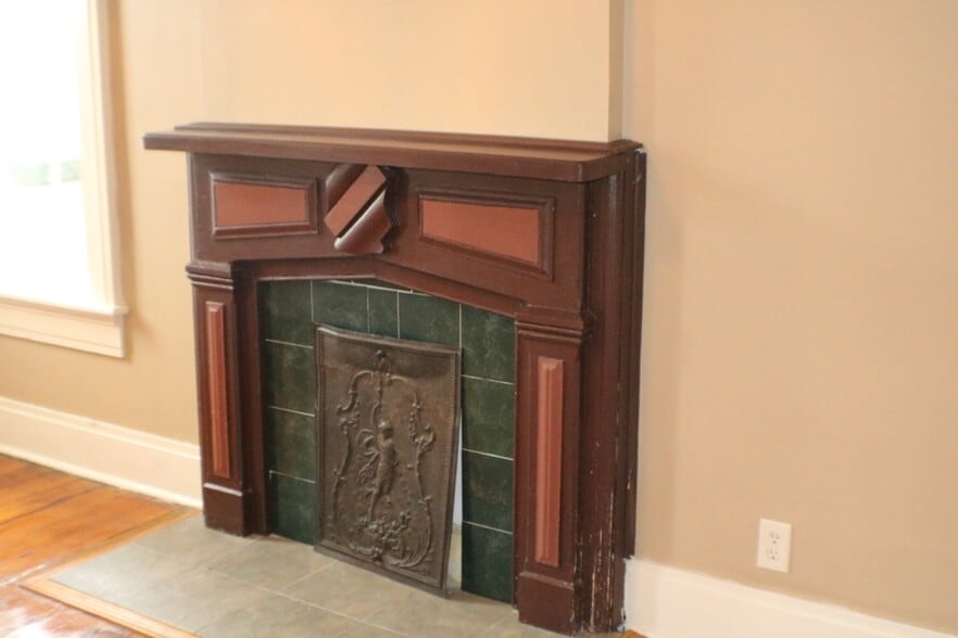 Building Photo - 1316 E 10th St