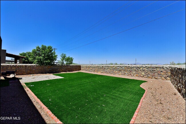 Building Photo - 3741 Loma Adriana