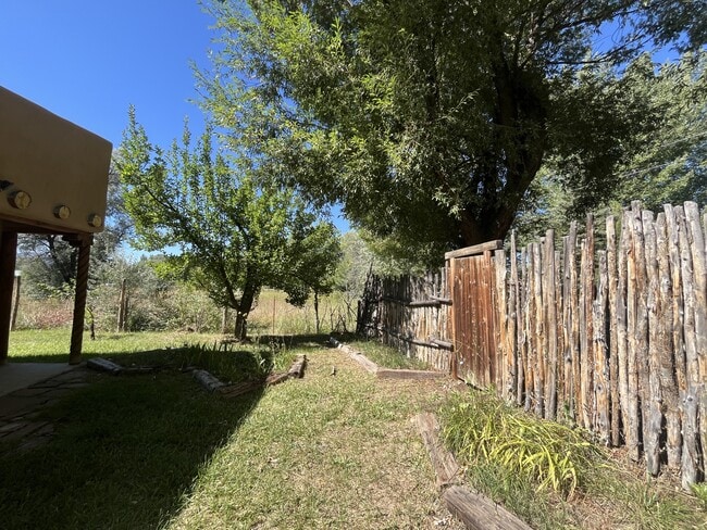 Building Photo - 507 Upper Ranchitos Rd