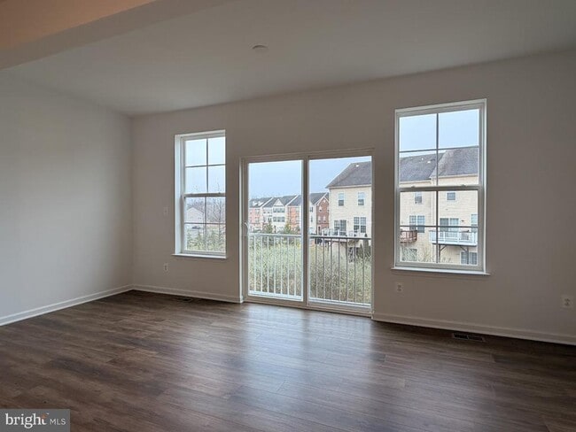 Building Photo - 453 Husky Trl