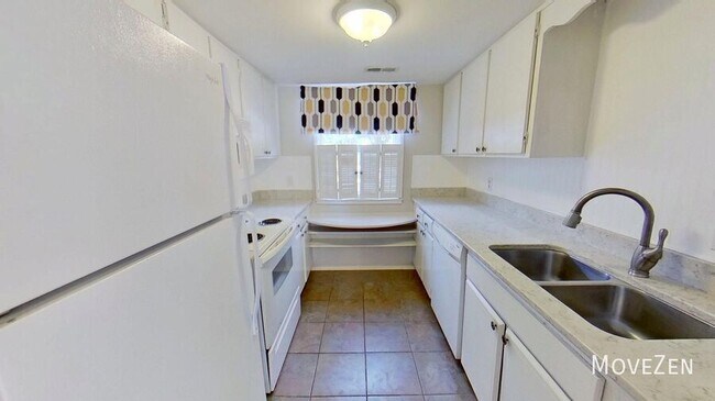 Building Photo - 3003 Overton Dr