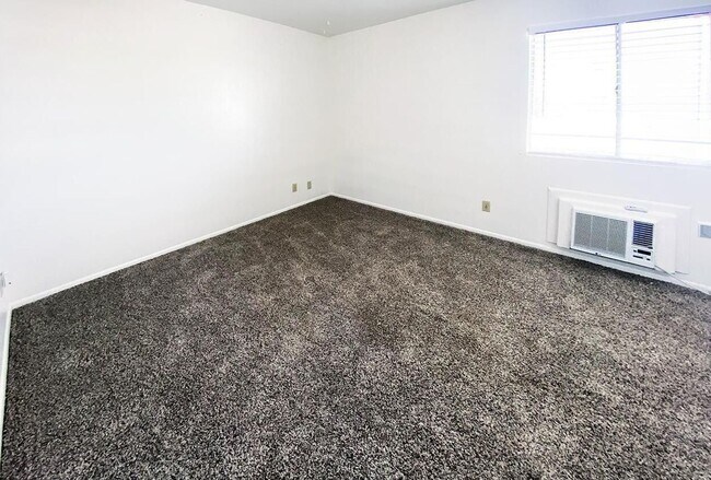 Building Photo - Renovated 1-Bedroom Condo in Gated North P...