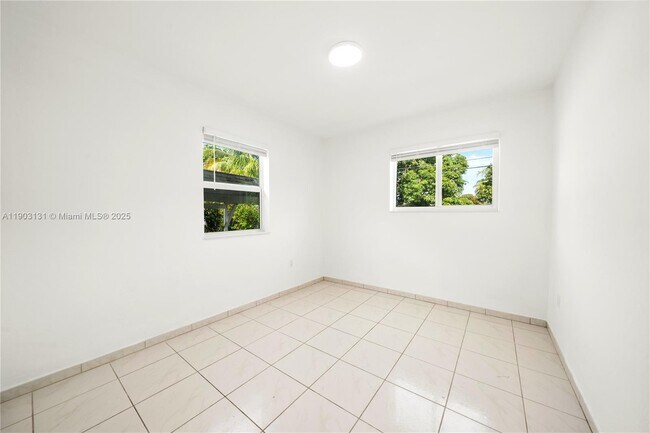 Building Photo - 1271 NE 159th St