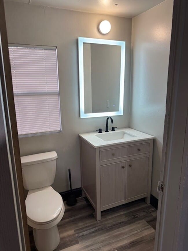 Building Photo - Newly renovated 4/2 Mobile home on large lot in Orlando**