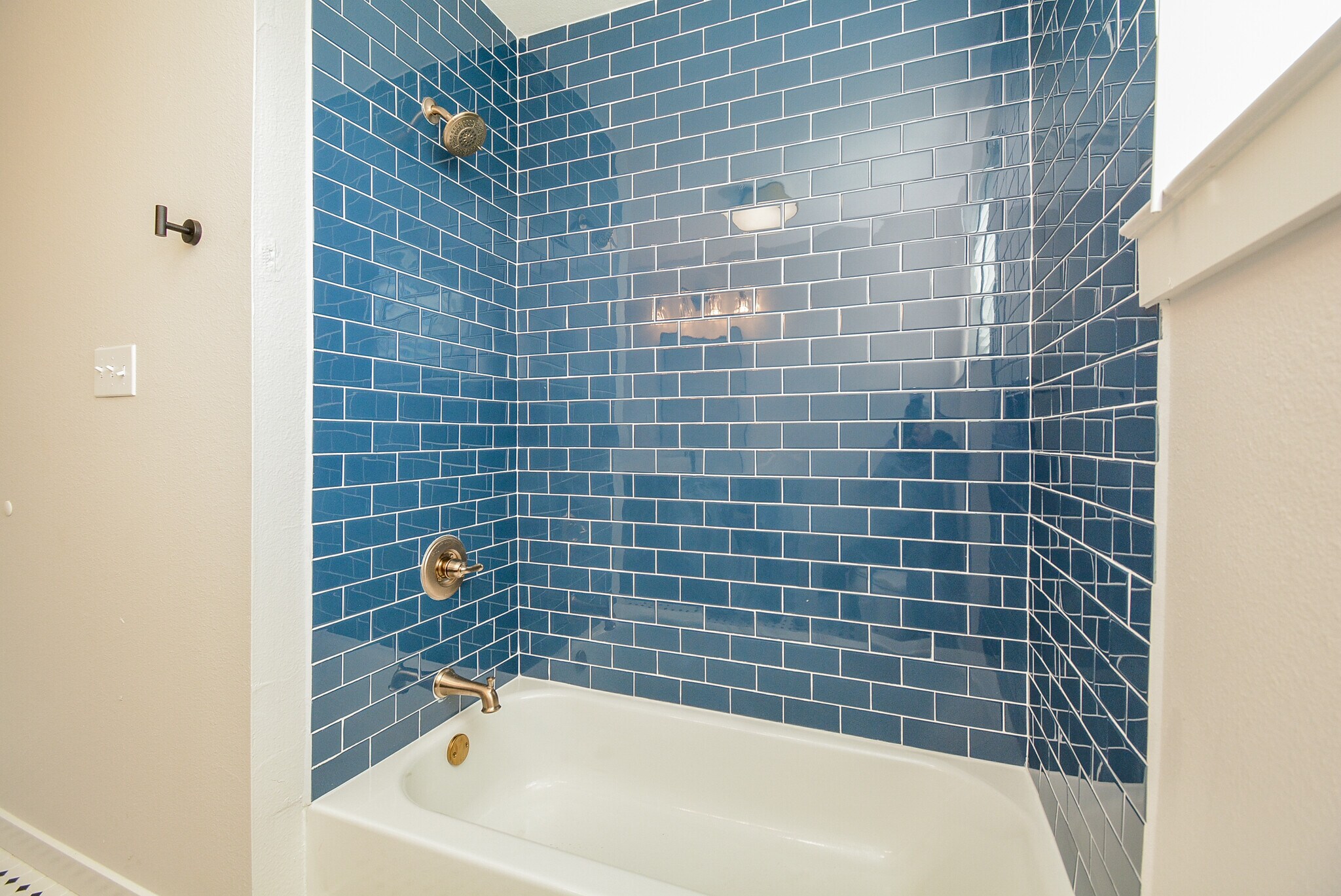 Brushed gold bath fixtures - 2916 Arbor St