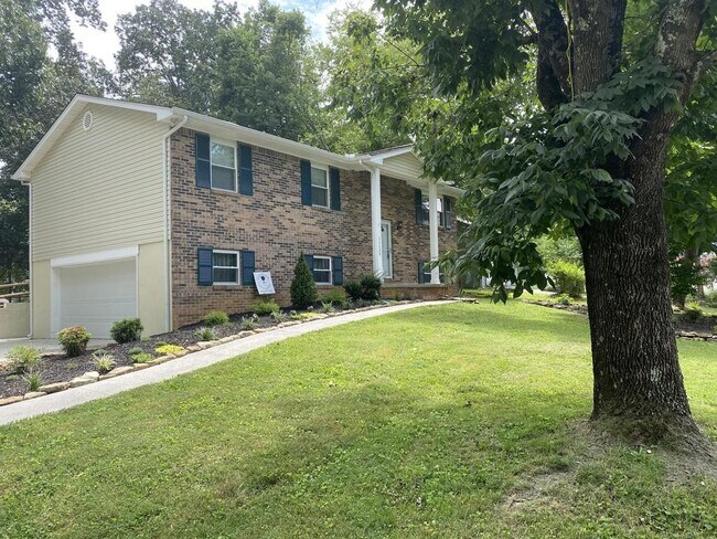 Building Photo - 11130 Concord Woods Dr