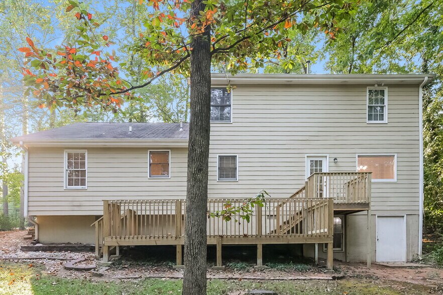 Building Photo - 175 Meadowbrook Dr