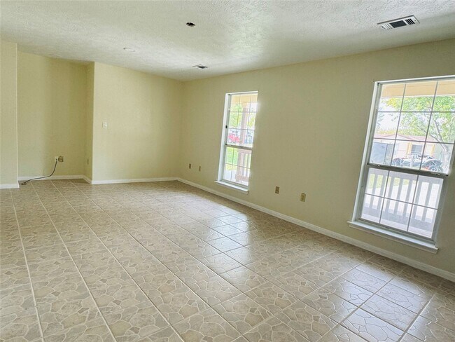 Building Photo - 17202 E Shawnee