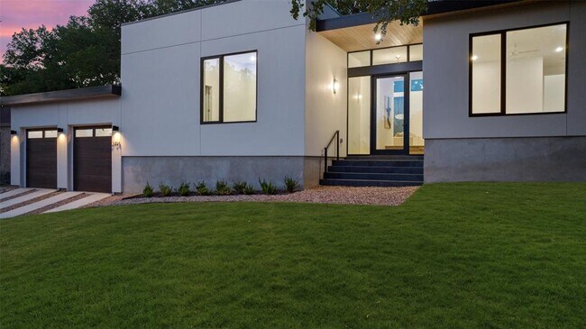 Building Photo - 2704 Mountain Laurel Dr