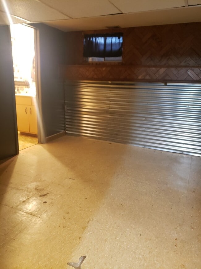 Building Photo - Remodeled Raytown Home-Coming SOON!!