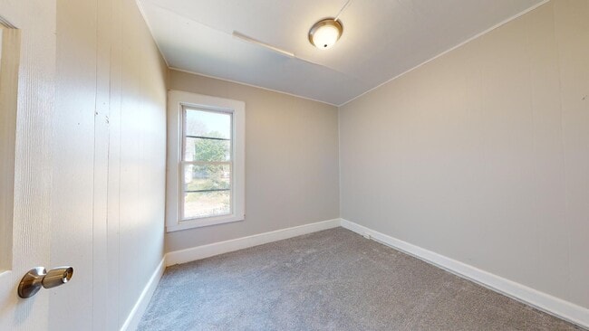 Building Photo - Huge 4 Bedroom Single Family House - almost 1500 SQ FT!