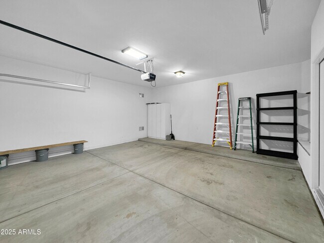 Building Photo - 1624 W South Fork Dr