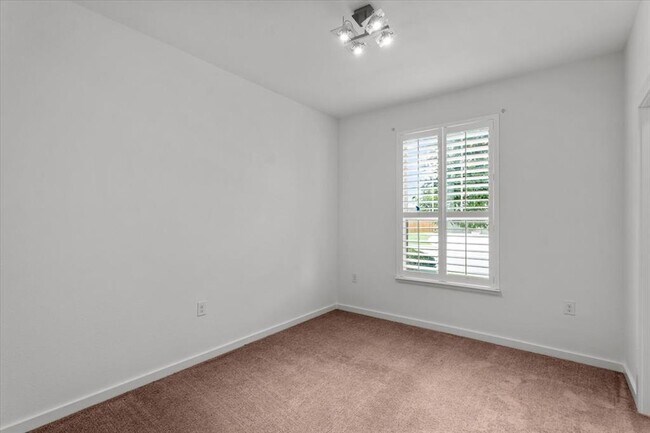 Building Photo - 7201 Auburn Blaze Ln