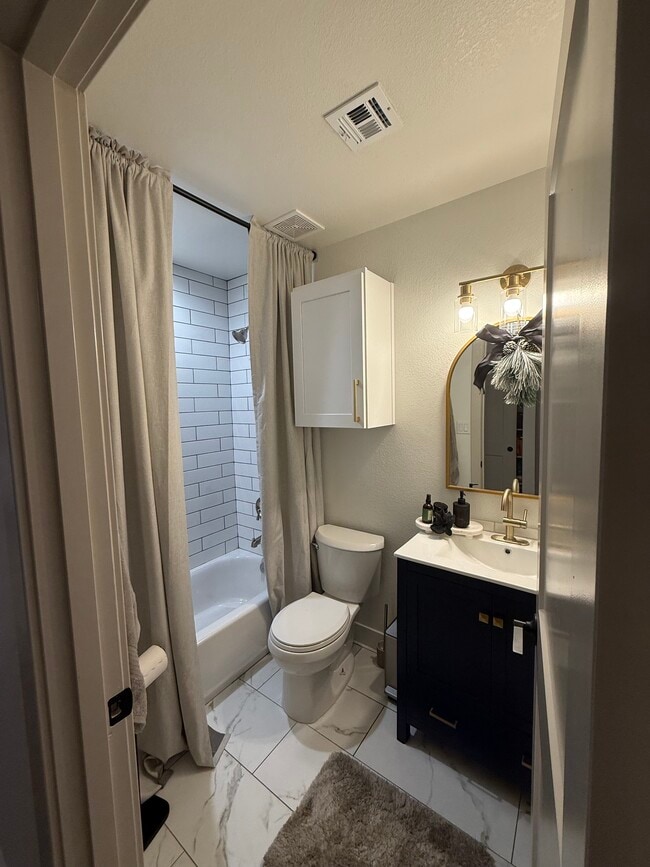 Building Photo - 948 E Grandview St