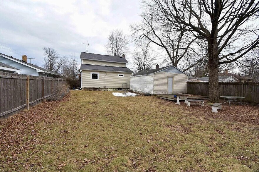 Backyard pic 1 - 161 17th St N