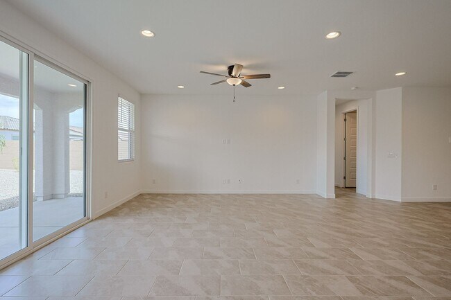 Building Photo - Beautiful 4 Bedroom in Aloravita Community
