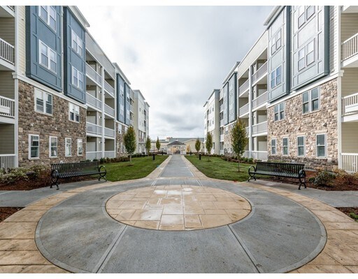 Building Photo - 130 University Ave