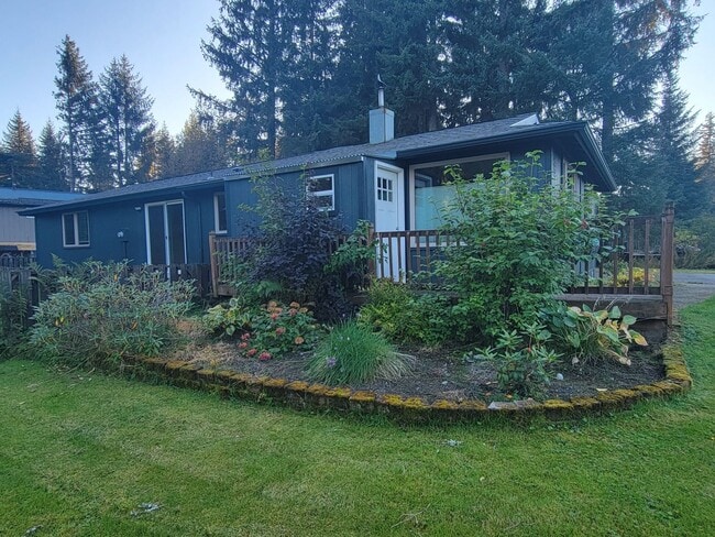 Building Photo - Spacious 3-Bedroom Home with Fenced Yard &...