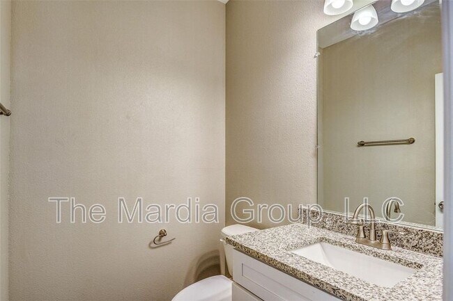 Building Photo - 1110 Woburn Dr