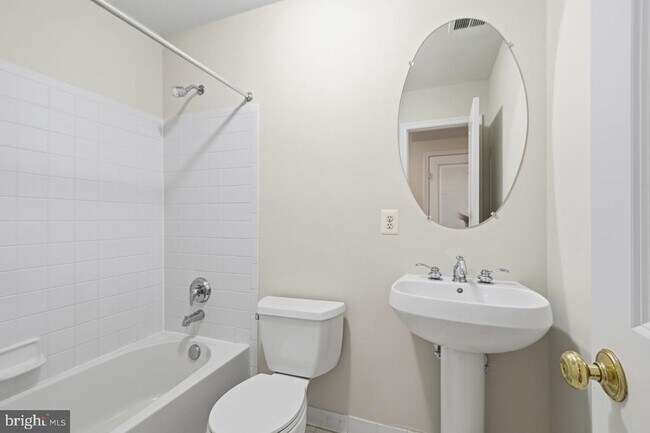 Building Photo - 8108 Dove Cottage Ct