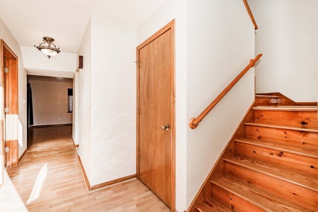 Building Photo - 705 Lake Ave