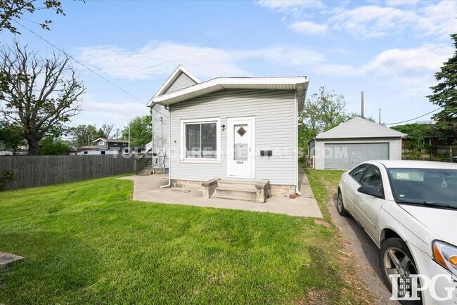 Building Photo - 5520 N Summit St