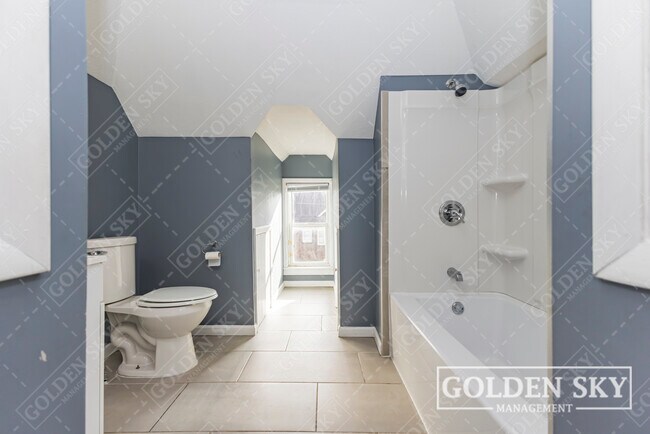 Building Photo - 805 E Jackson St