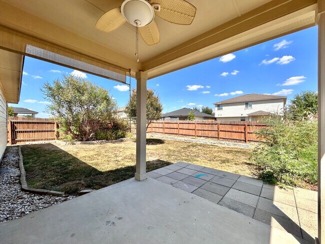 Building Photo - Inviting 4/BR 2/BA Home with Spacious Back...