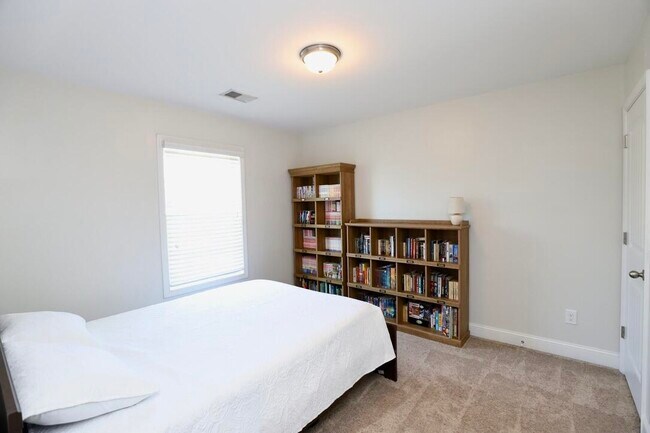 Building Photo - 545 Curlew Cir