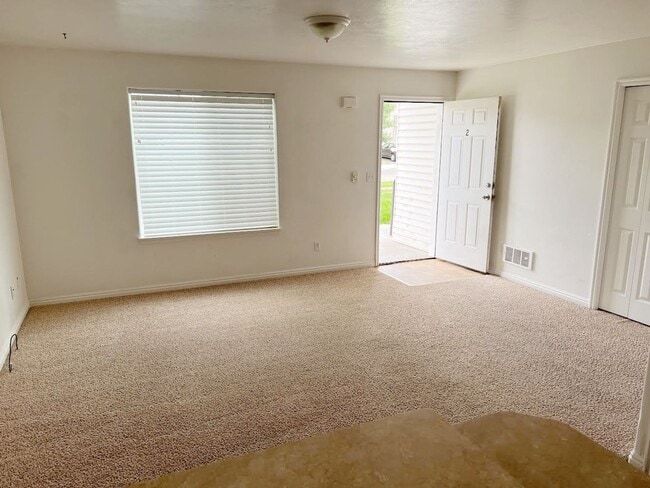 Building Photo - 721 20th St