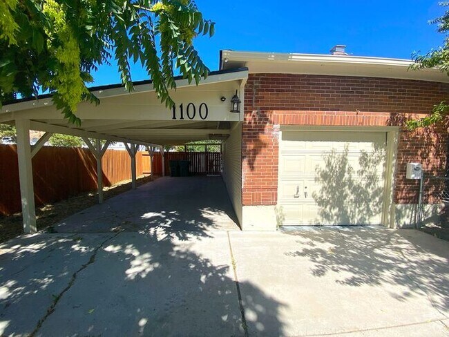Building Photo - Like Brand New! - Single Story House in North Central Reno