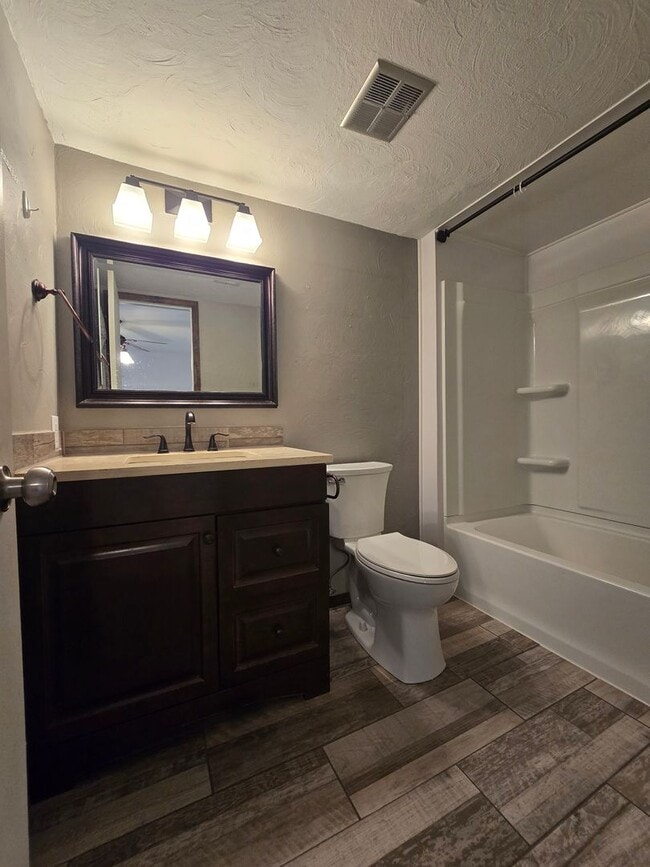 Building Photo - 4 bedroom 2 bath home in Seminole!