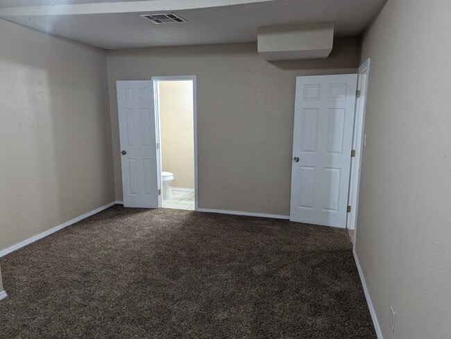 Building Photo - 14633 Valentin Dr
